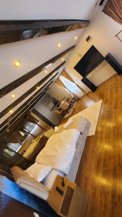 Flux Studios Apart 2 Oradea Exteriér fotografie