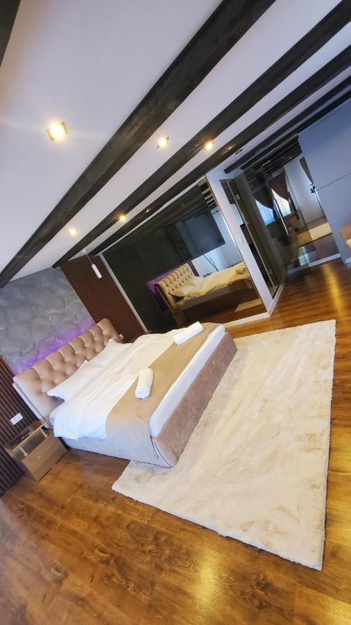 Flux Studios Apart 2 Oradea Exteriér fotografie